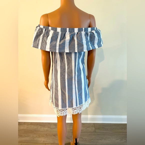 Vanessa - Picture 2 of 2